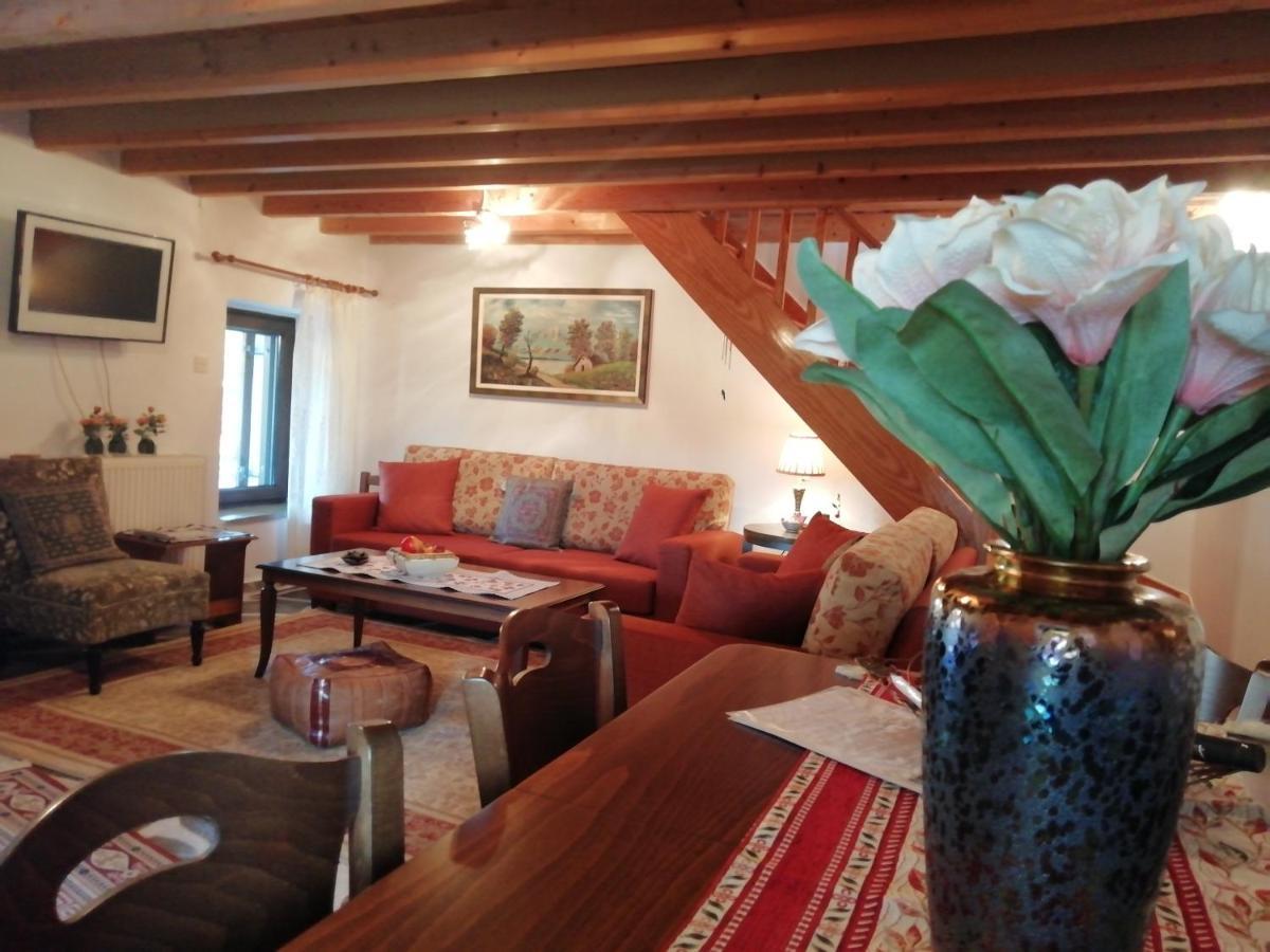Cosy Lake House, Μια Ανάσα Πριν Τη Λίμνη Kalívia 外观 照片