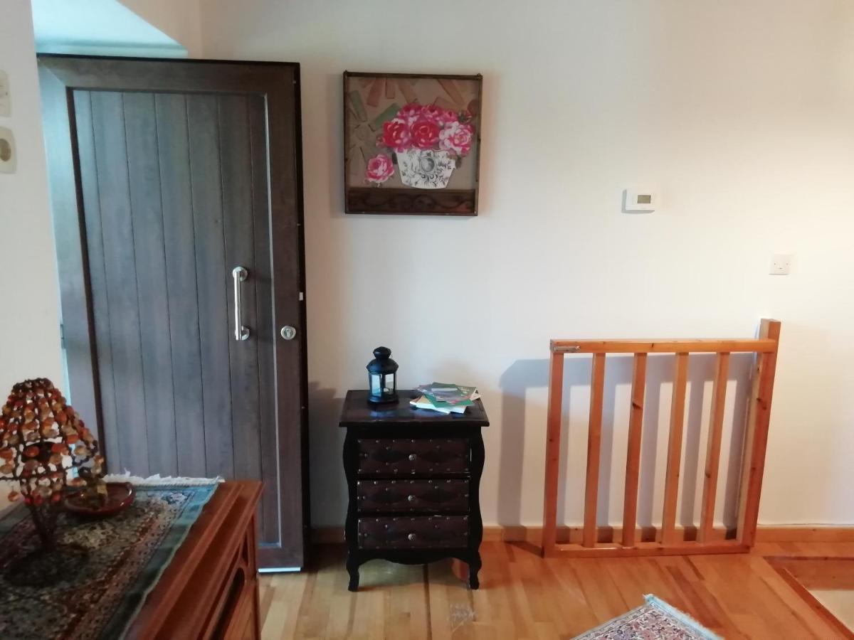 Cosy Lake House, Μια Ανάσα Πριν Τη Λίμνη Kalívia 外观 照片