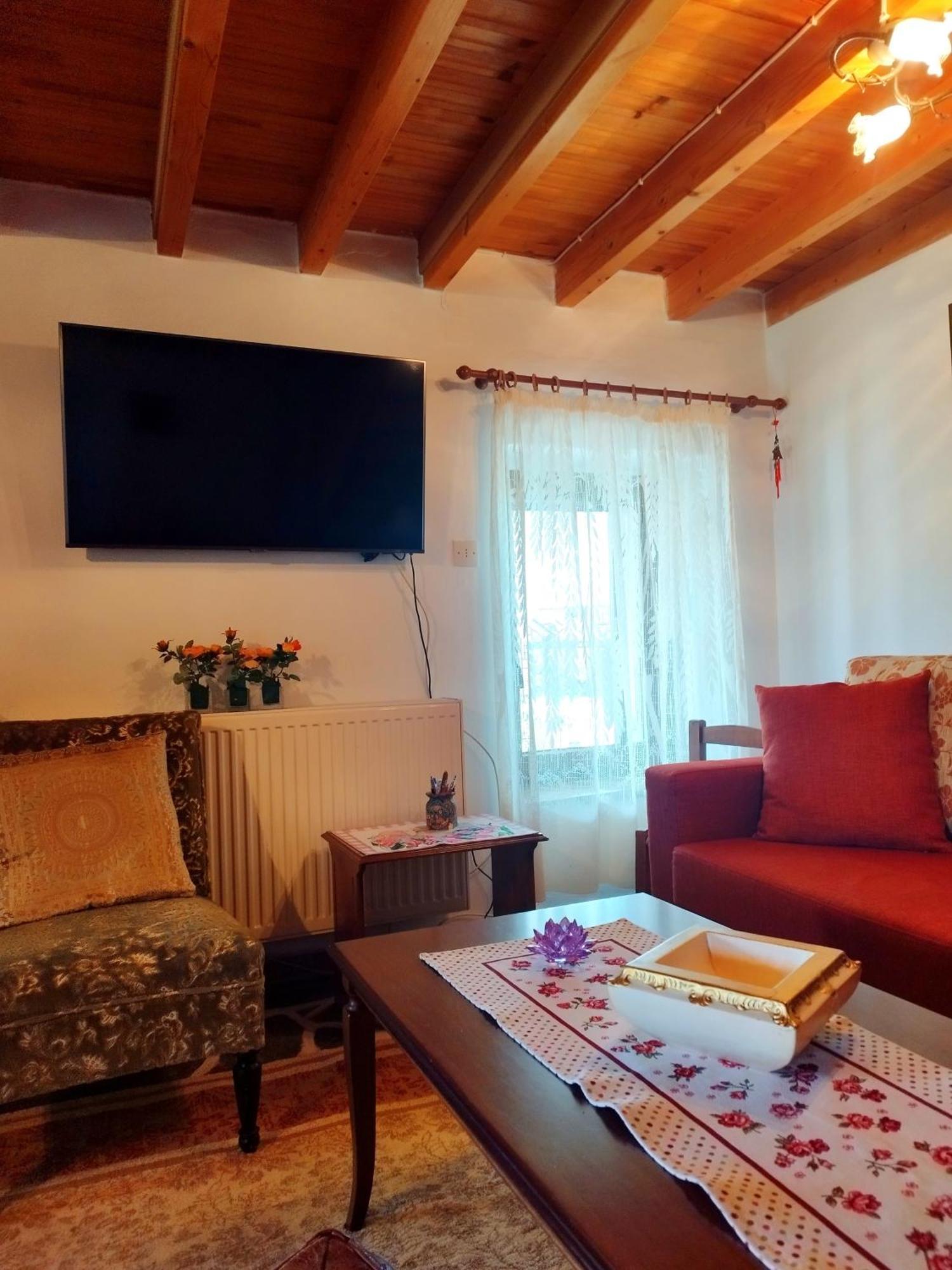 Cosy Lake House, Μια Ανάσα Πριν Τη Λίμνη Kalívia 外观 照片