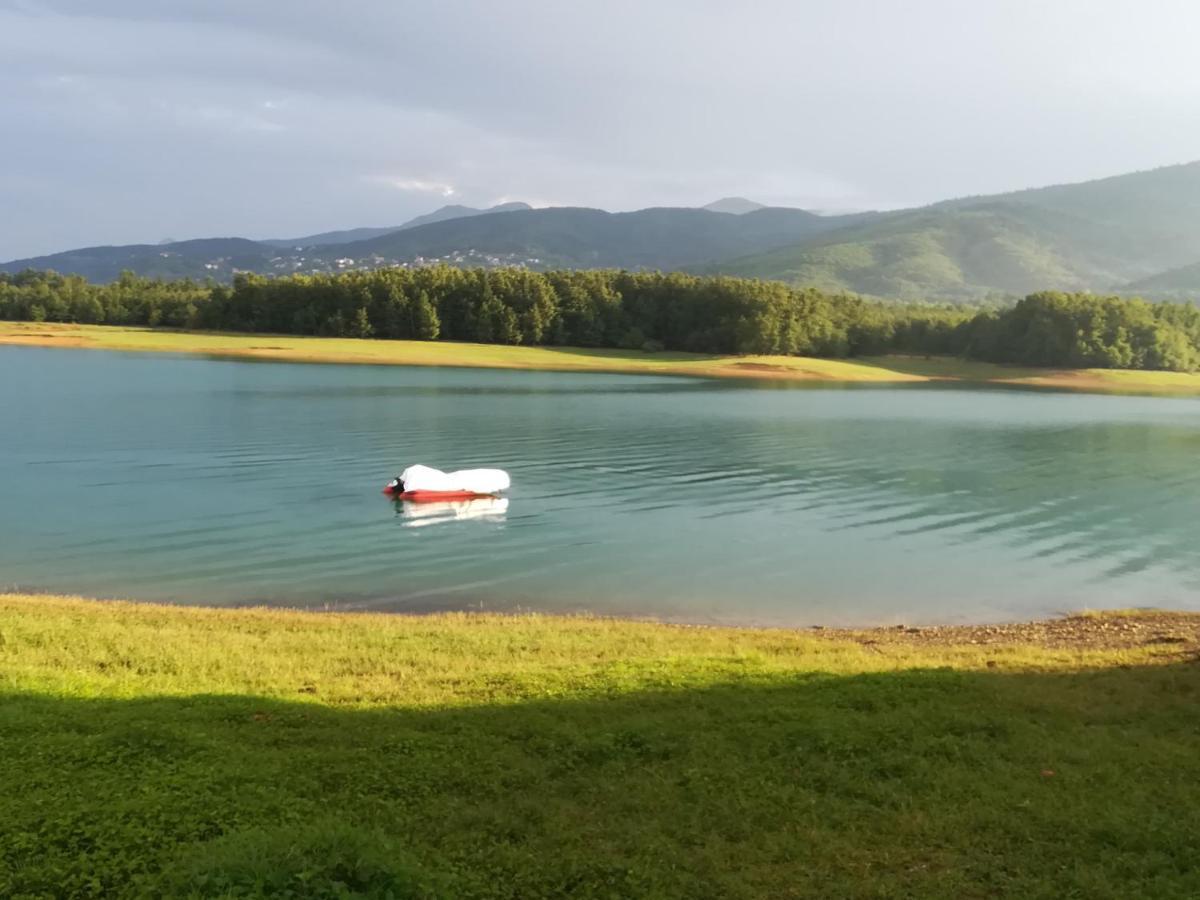 Cosy Lake House, Μια Ανάσα Πριν Τη Λίμνη Kalívia 外观 照片